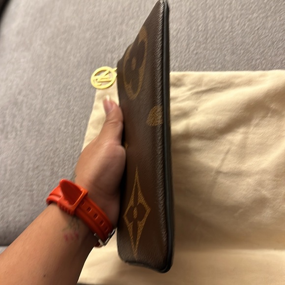 Large LV:Mono - Picture 5 of 8